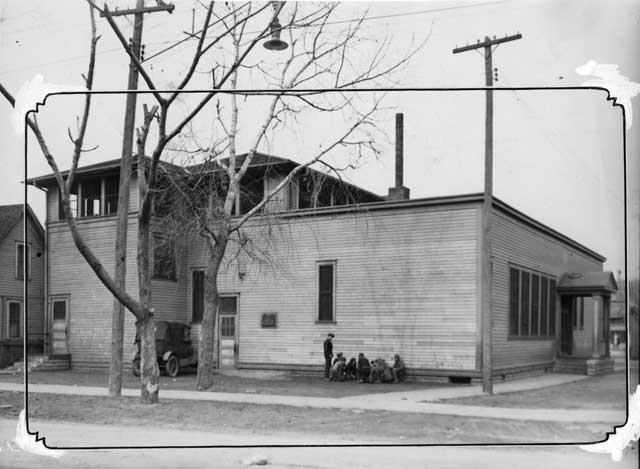 Mill Street School, 364 Mill Street on the Upper Levee in 1931. Courtesy Minnesota Historical Society 