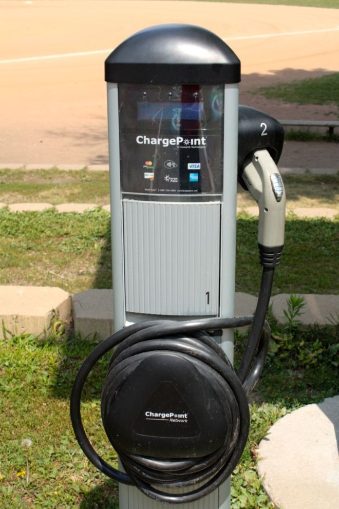 A close look at the pump-like charger.