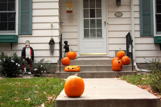 Count Dracula, jack o’ lanterns, pumpkins and ghouls; this house has something for everyone on Halloween.