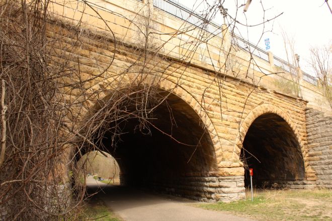 William Truesdell designed the bridge using a complex and unusual helicoidal (spiral) technique because Seventh Street crossed over the railroad tracks at an odd and rare 63 degree angle. (7) 