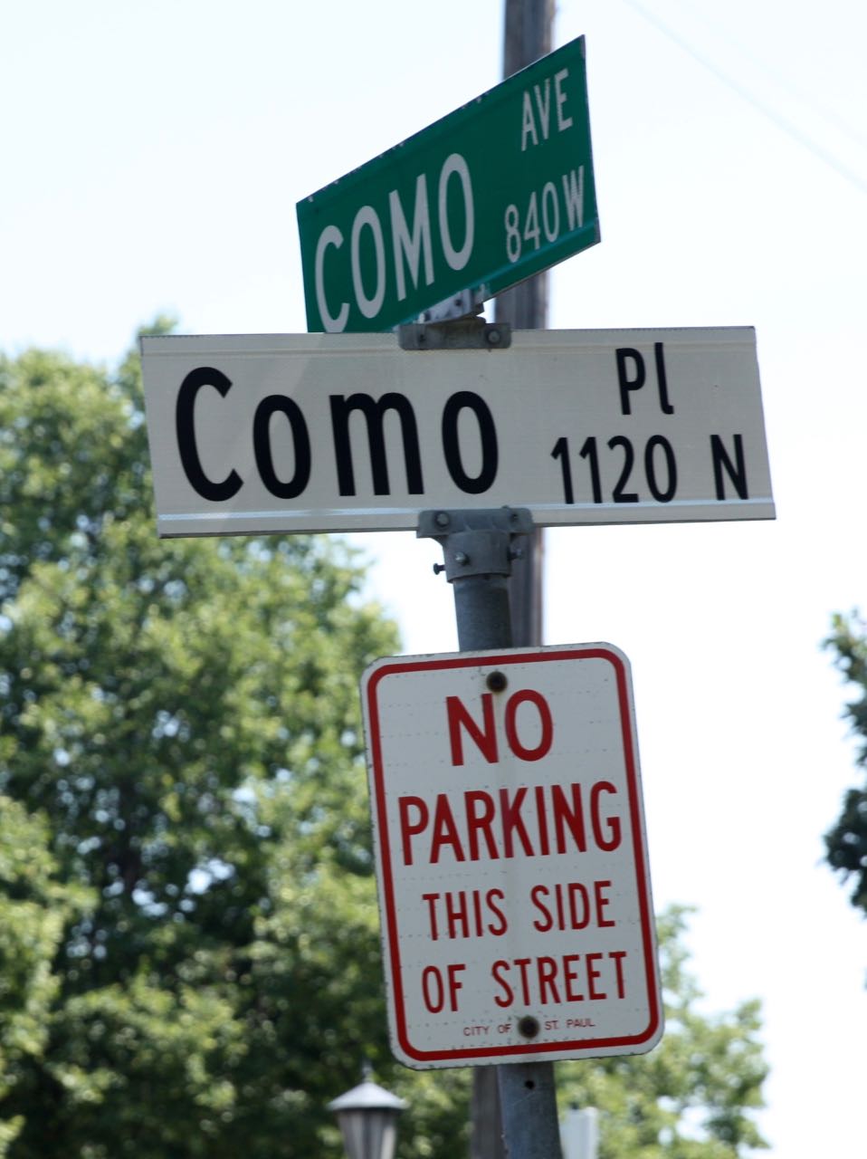 The Como Place sign is the only street sign with black letters and white background I've seen in Saint Paul that is not in honor of a person or place.