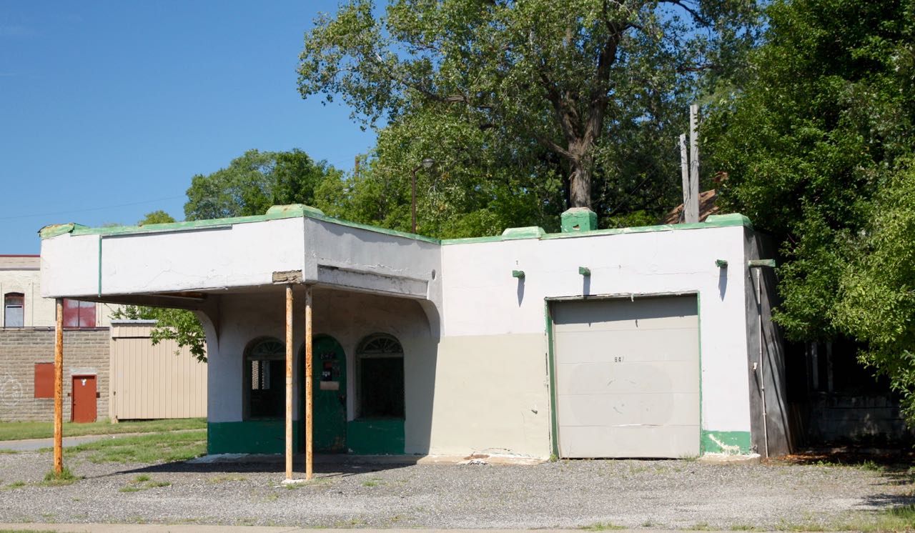 Built in 1929, its best days are long past, but this former Skelly gas station at 847 Hudson Road East remains a gem of design, especially compared to the cookie-cutter convenience store/gas stations so common today.