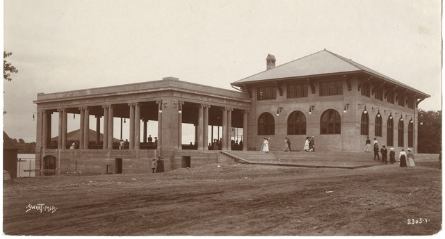 When this picture was taken in 1906 the original Como Park Pavilion was brand new. Photo courtesy MNHS
